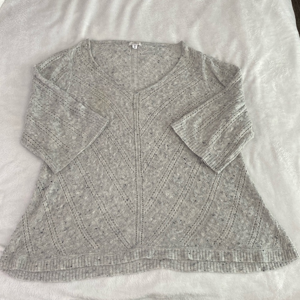 Silver and dotted black distressed open-knit v-neck scooped sweater